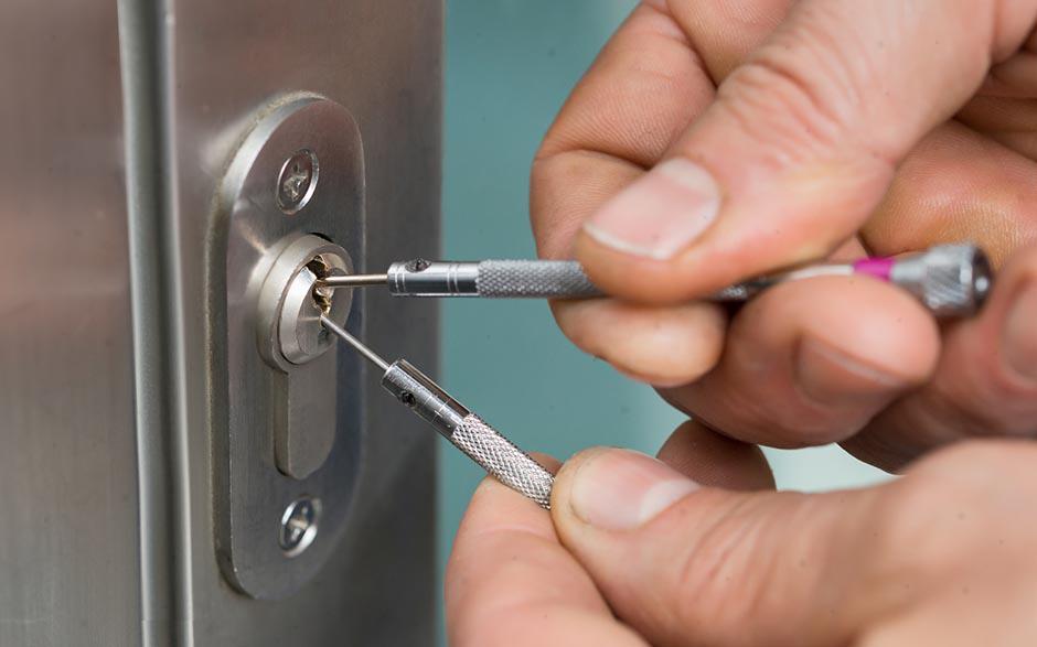 ouverture de porte claquée serrurier Paris 12